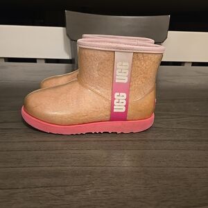Ugg Sz 3y $120 Big Kids' Classic Clear Mini II Boots Pink Combo F27421G